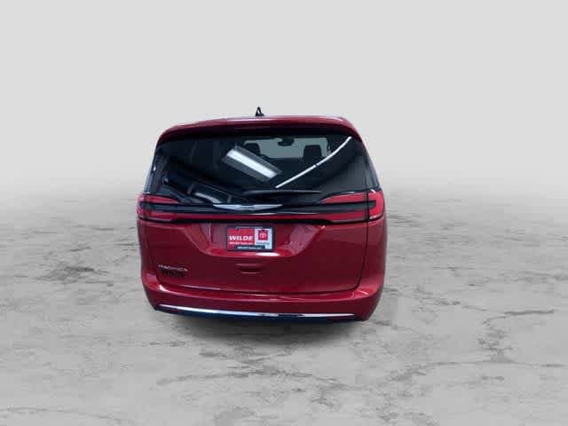 Thumbnail: 2025 Chrysler Pacifica - 9