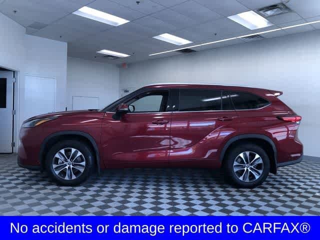 2022 Toyota Highlander XLE photo 3