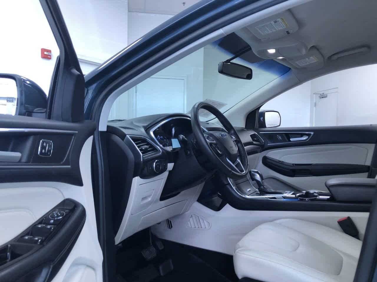 Thumbnail: 2016 Ford Edge - 10