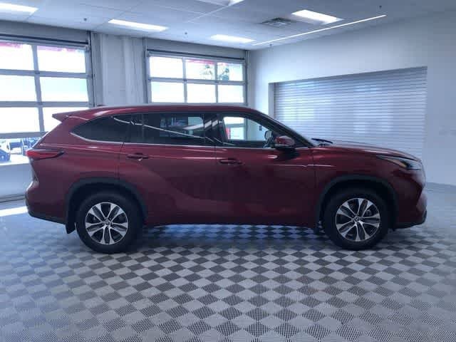 Thumbnail: 2022 Toyota Highlander - 28
