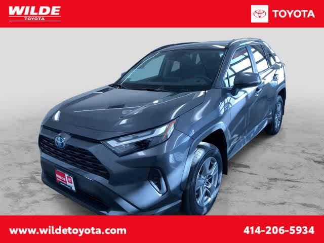 2024 Toyota RAV4 XLE's photo