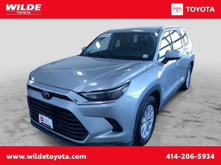 Shop 2025 Toyota Grand Highlander XLE Sport Utility For Sale Milwaukee, Wisconsin