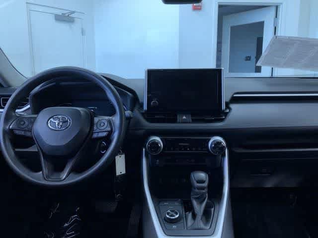 2025 Toyota RAV4 LE - Photo 17