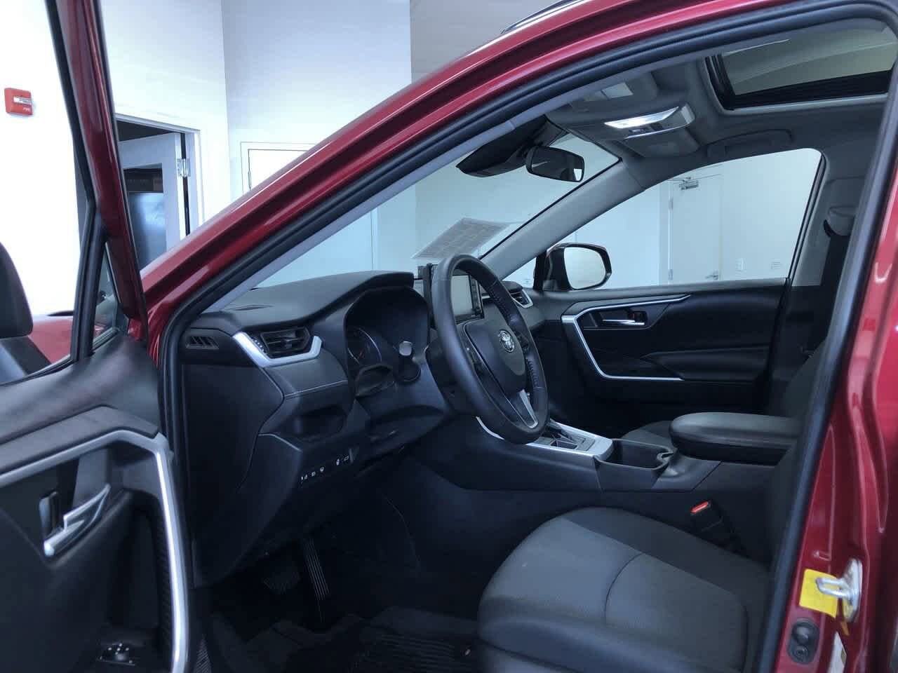 2022 Toyota RAV4 XLE 10
