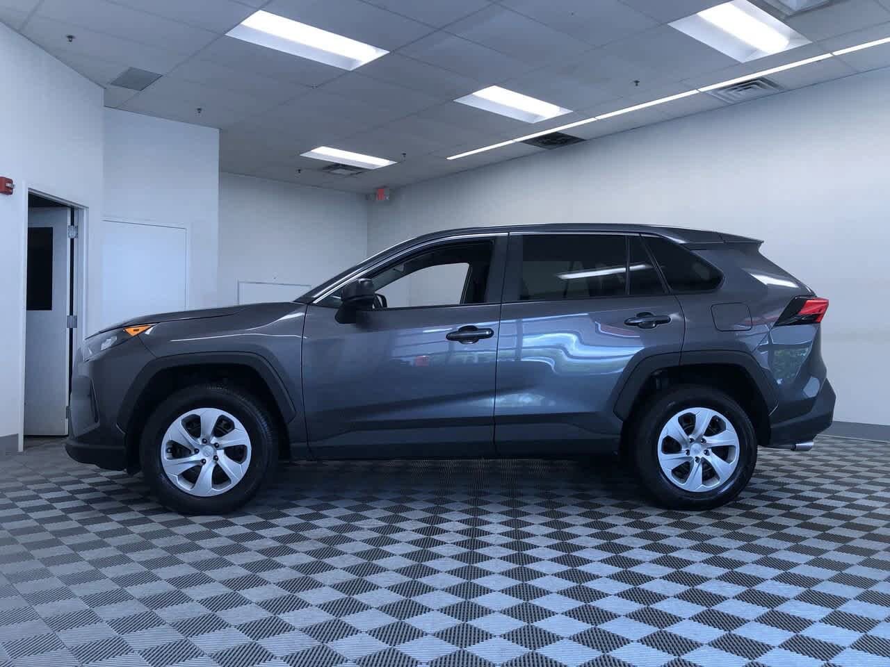 Thumbnail: 2022 Toyota RAV4 - 11