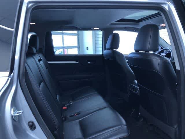 Thumbnail: 2015 Toyota Highlander - 22