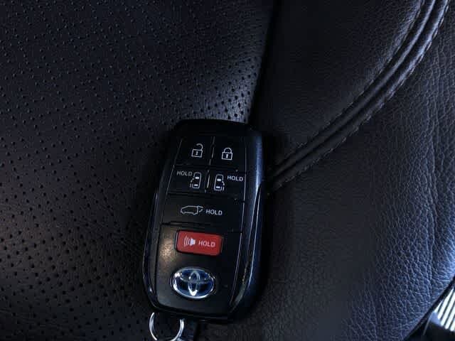 Thumbnail: 2021 Toyota Sienna - 27