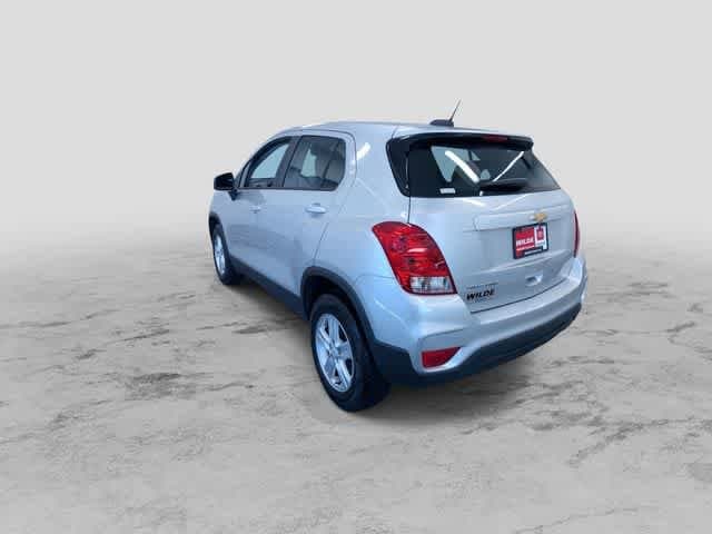 Thumbnail: 2017 Chevrolet Trax - 8