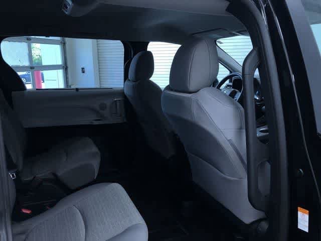 Thumbnail: 2026 Toyota Sienna - 21