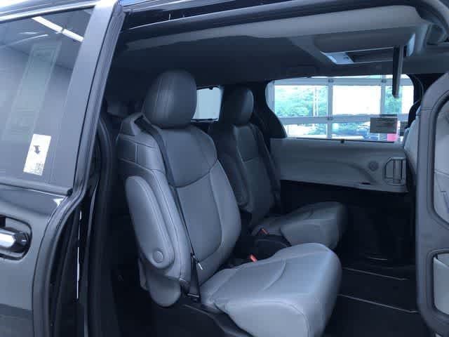 Thumbnail: 2026 Toyota Sienna - 22