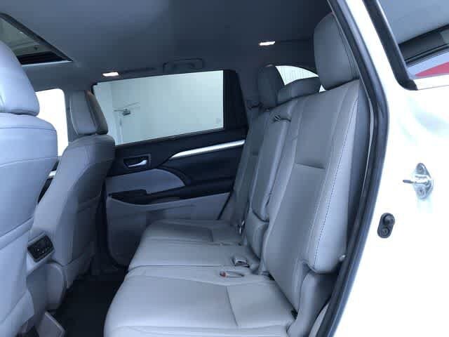 Thumbnail: 2018 Toyota Highlander - 22