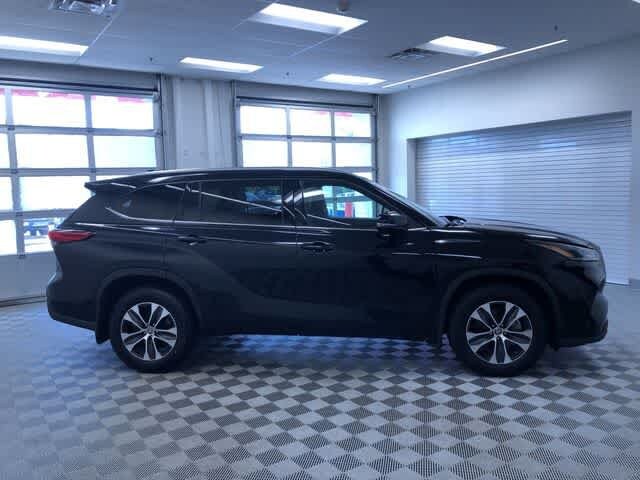 Thumbnail: 2021 Toyota Highlander - 36