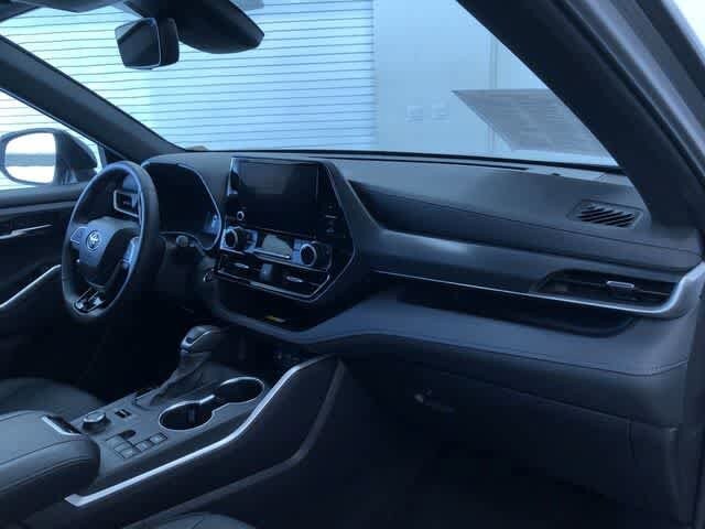 Thumbnail: 2025 Toyota Highlander - 25