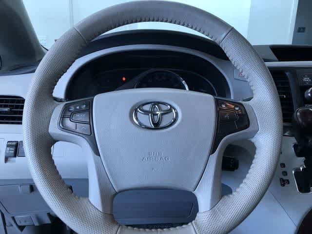 Thumbnail: 2014 Toyota Sienna - 28
