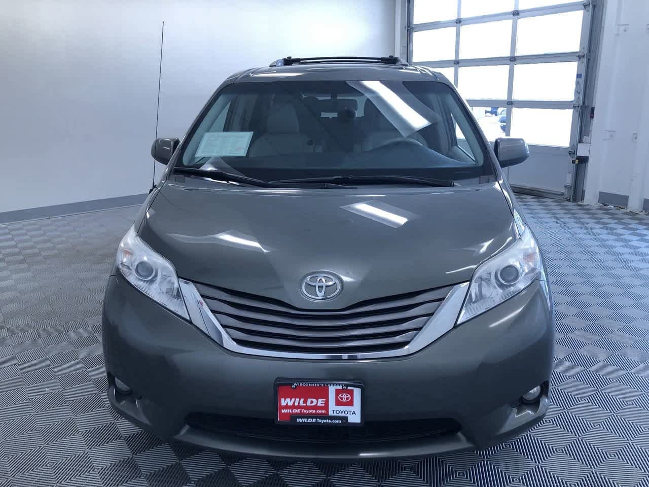 Thumbnail: 2012 Toyota Sienna - 14