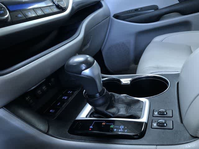 Thumbnail: 2017 Toyota Highlander - 24