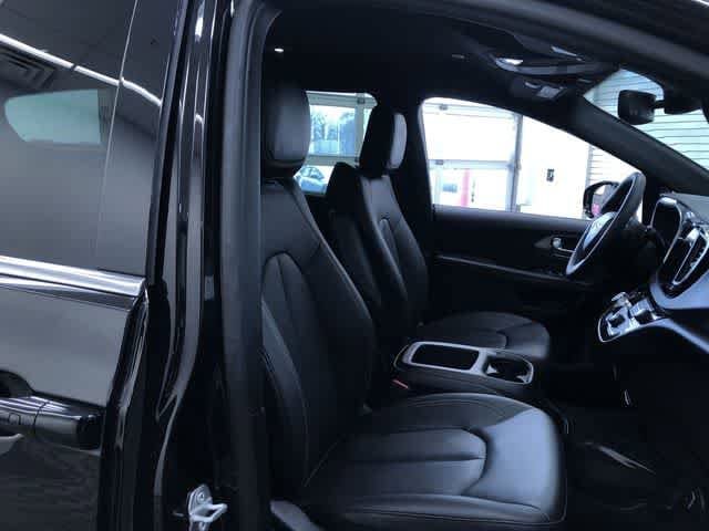 Thumbnail: 2025 Chrysler Pacifica - 23