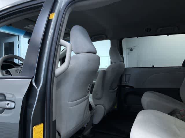 Thumbnail: 2012 Toyota Sienna - 19