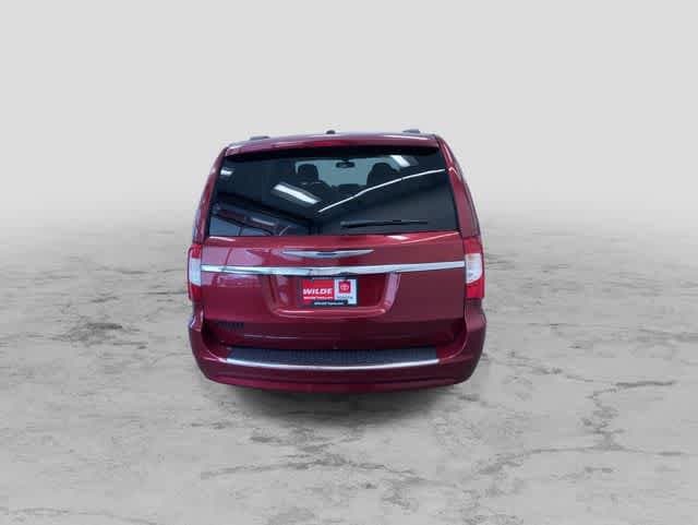 Thumbnail: 2015 Chrysler Town & Country - 9