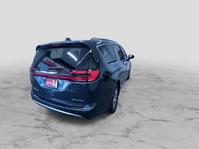 Thumbnail: 2021 Chrysler Pacifica - 10