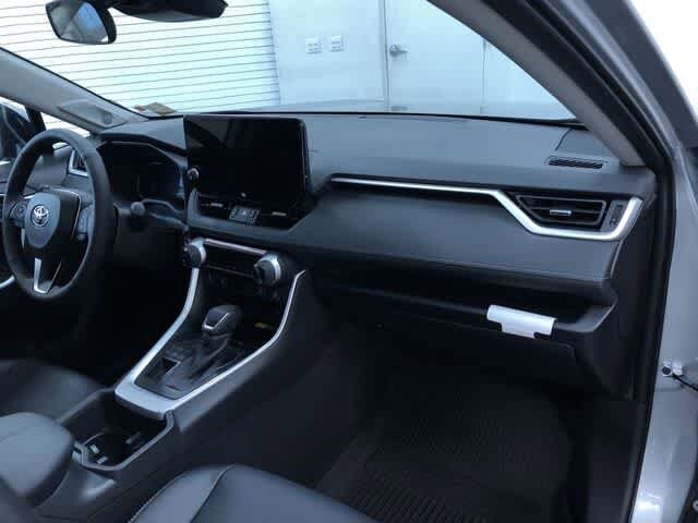 Thumbnail: 2025 Toyota RAV4 - 15