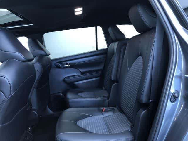 Thumbnail: 2025 Toyota Highlander - 20