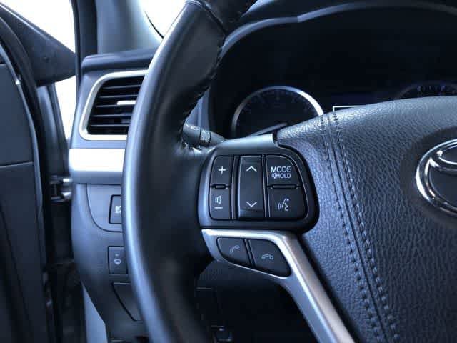 Thumbnail: 2018 Toyota Highlander - 25