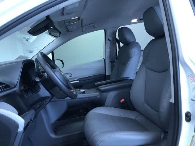Thumbnail: 2023 Toyota Sienna - 18