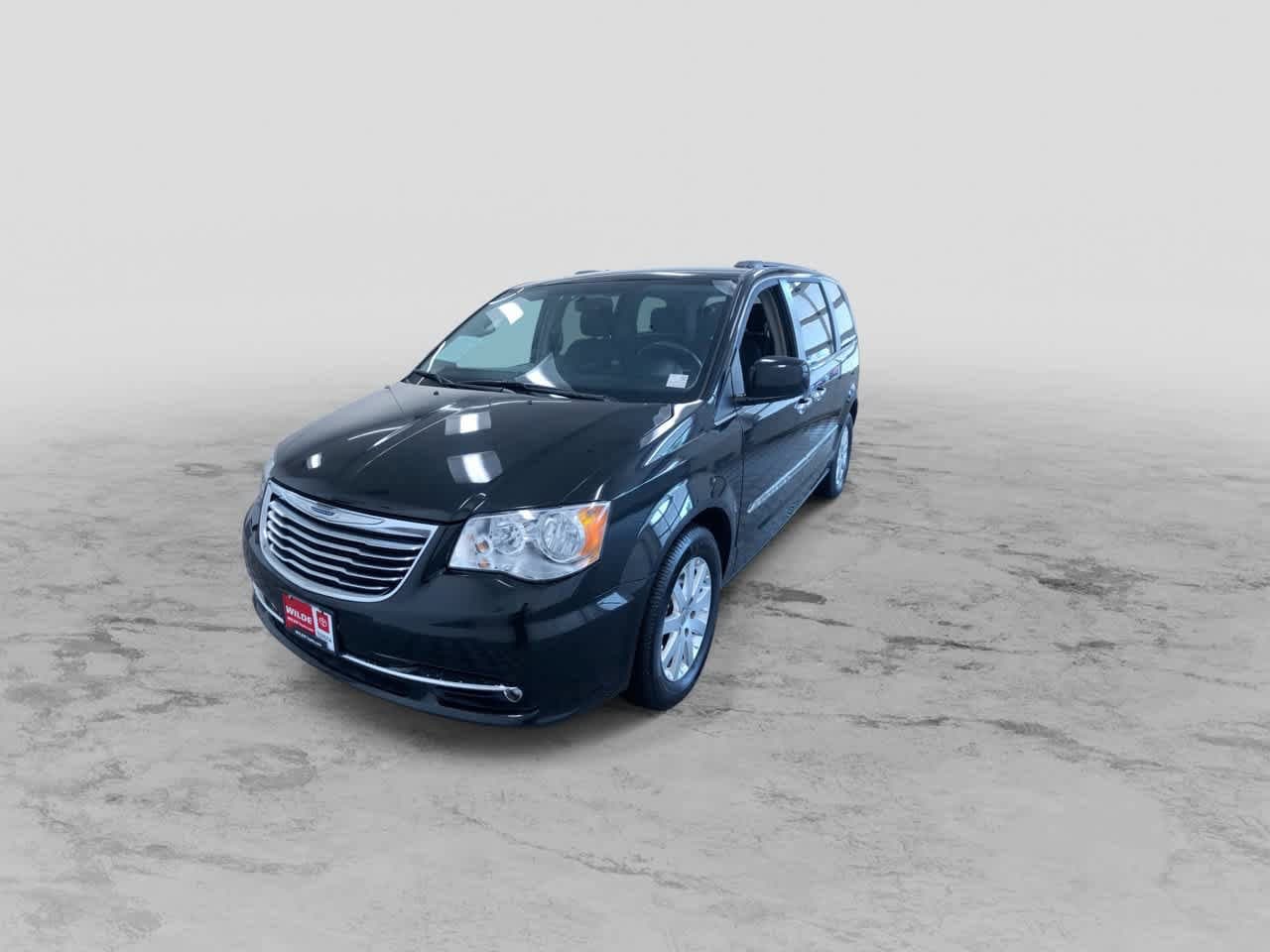 Thumbnail: 2015 Chrysler Town & Country - 5