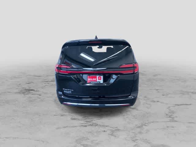 Thumbnail: 2024 Chrysler Pacifica - 9