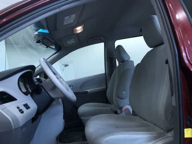 Thumbnail: 2012 Toyota Sienna - 21