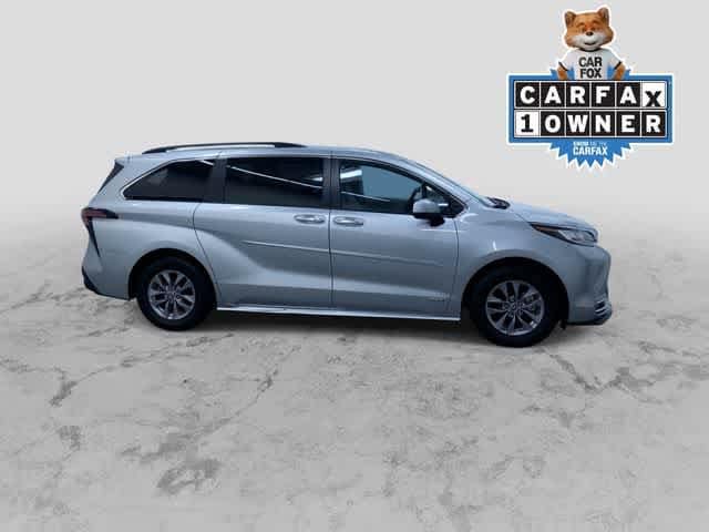 Thumbnail: 2021 Toyota Sienna - 2