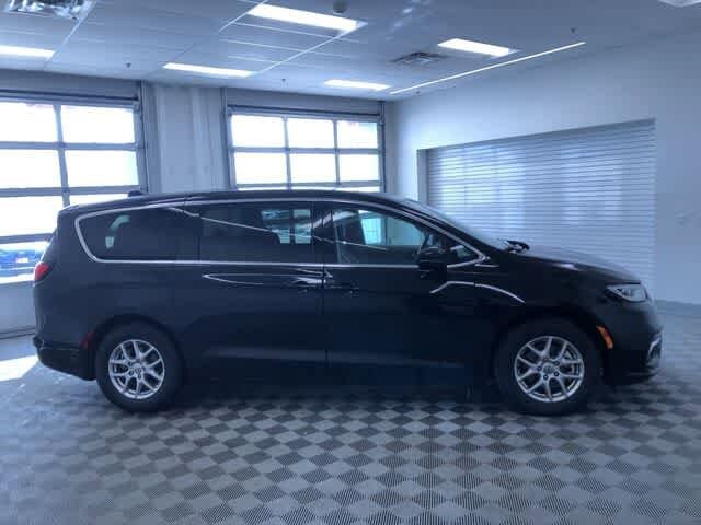 Thumbnail: 2024 Chrysler Pacifica - 34