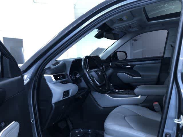 Thumbnail: 2023 Toyota Highlander - 11