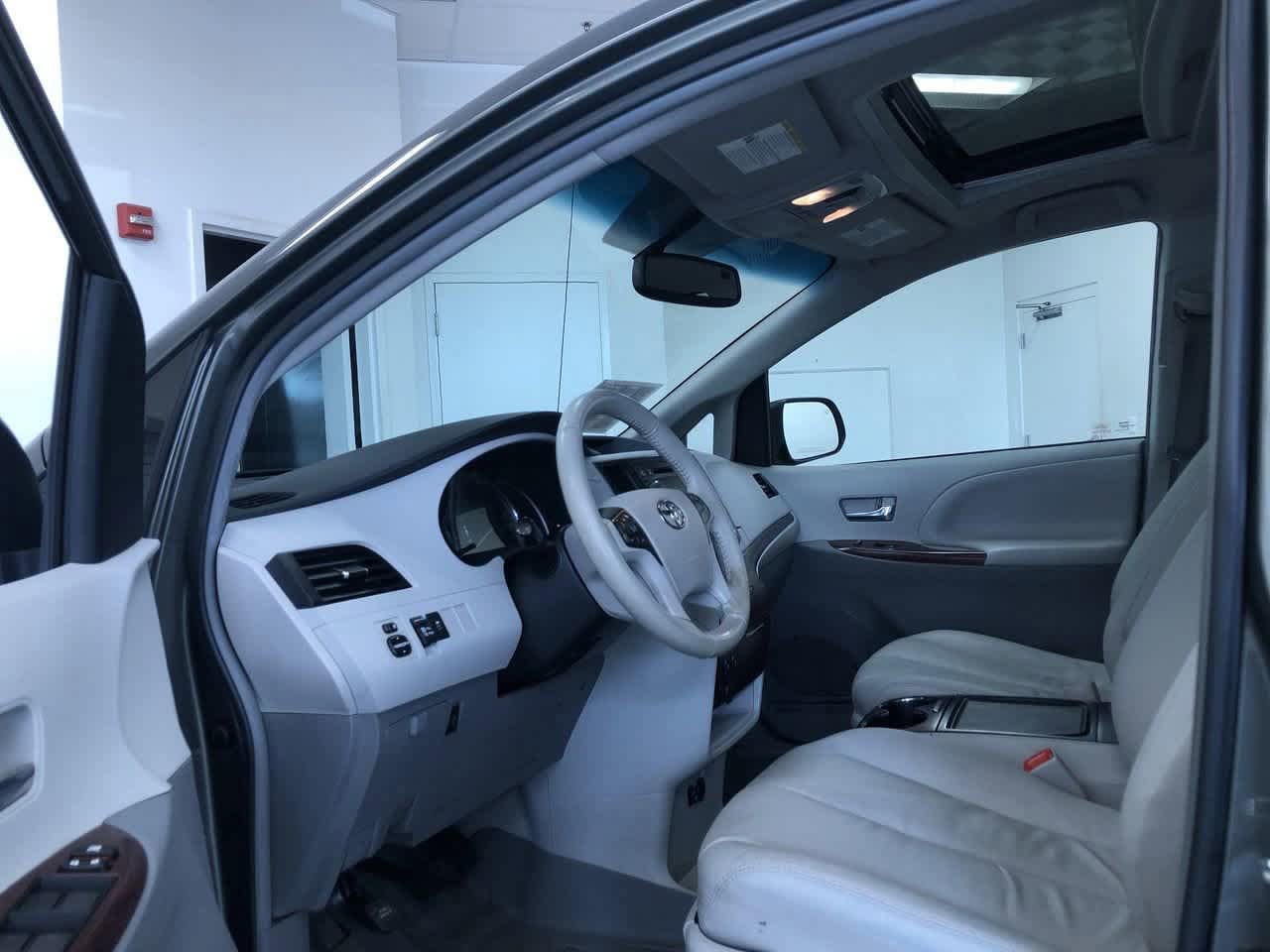 Thumbnail: 2012 Toyota Sienna - 10