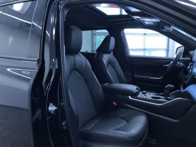 Thumbnail: 2025 Toyota Highlander - 23