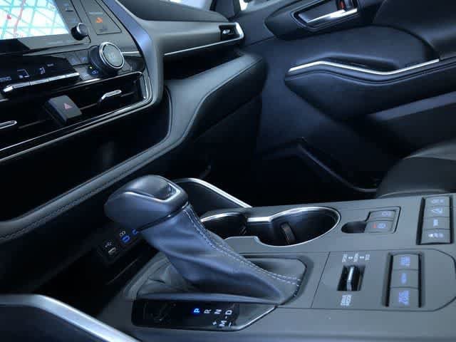 Thumbnail: 2022 Toyota Highlander - 22