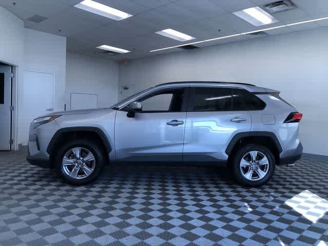 2022 Toyota RAV4 XLE photo 3