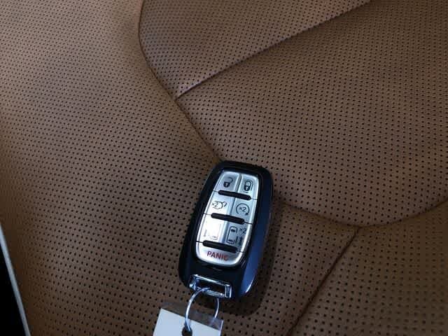 Thumbnail: 2021 Chrysler Pacifica - 34