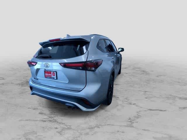 Thumbnail: 2025 Toyota Highlander - 12