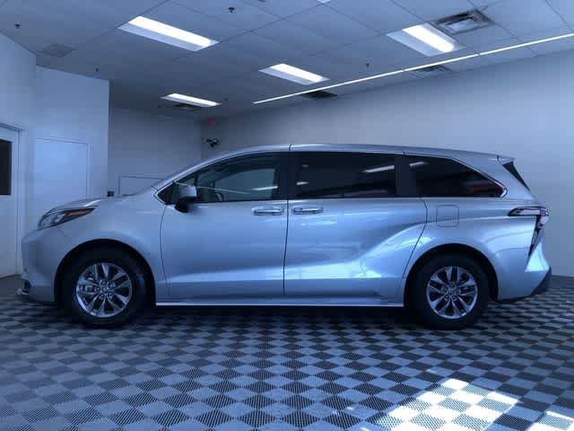 Thumbnail: 2025 Toyota Sienna - 12