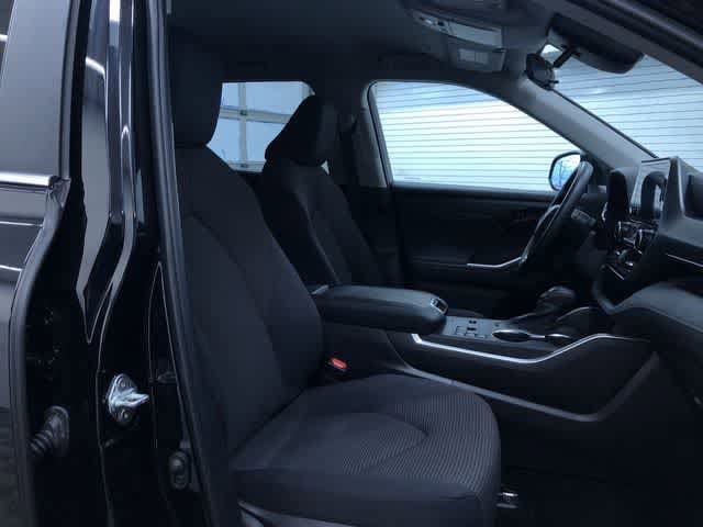 Thumbnail: 2023 Toyota Highlander - 21