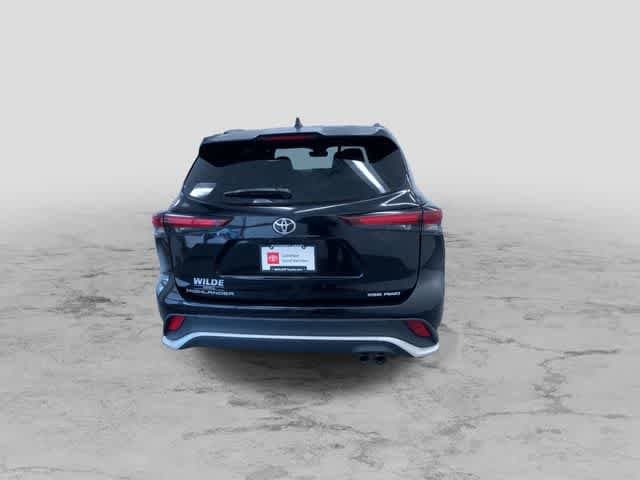 Thumbnail: 2025 Toyota Highlander - 8