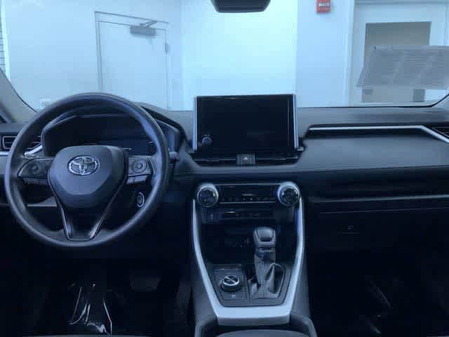 2025 Toyota RAV4 LE - Photo 17