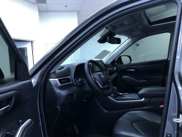 Thumbnail: 2022 Toyota Highlander - 10