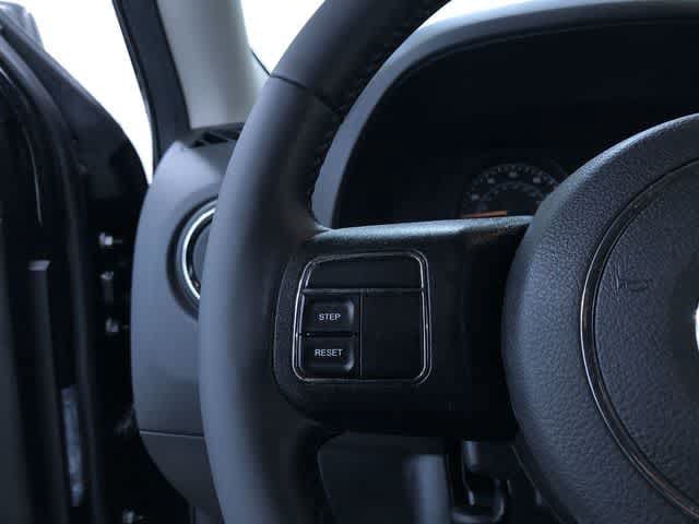 Thumbnail: 2016 Jeep Patriot - 26