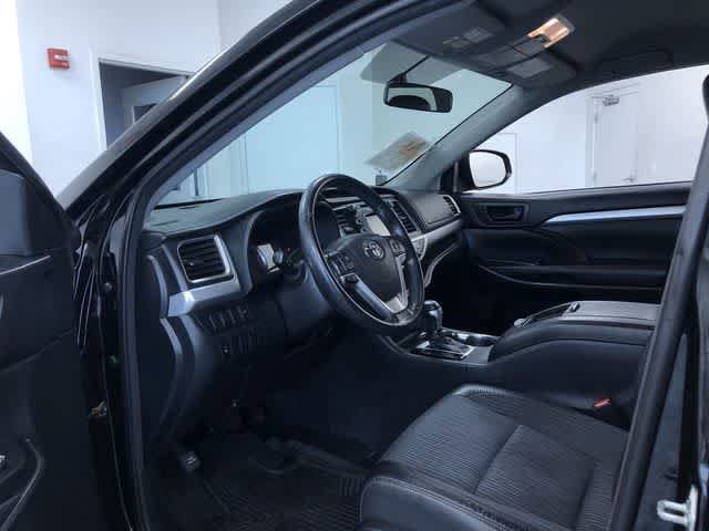 Thumbnail: 2015 Toyota Highlander - 11
