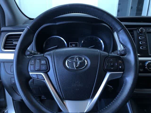 Thumbnail: 2015 Toyota Highlander - 25