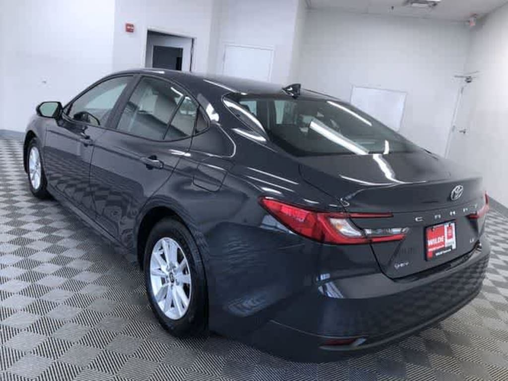 Used 2025 Toyota Camry SE Car