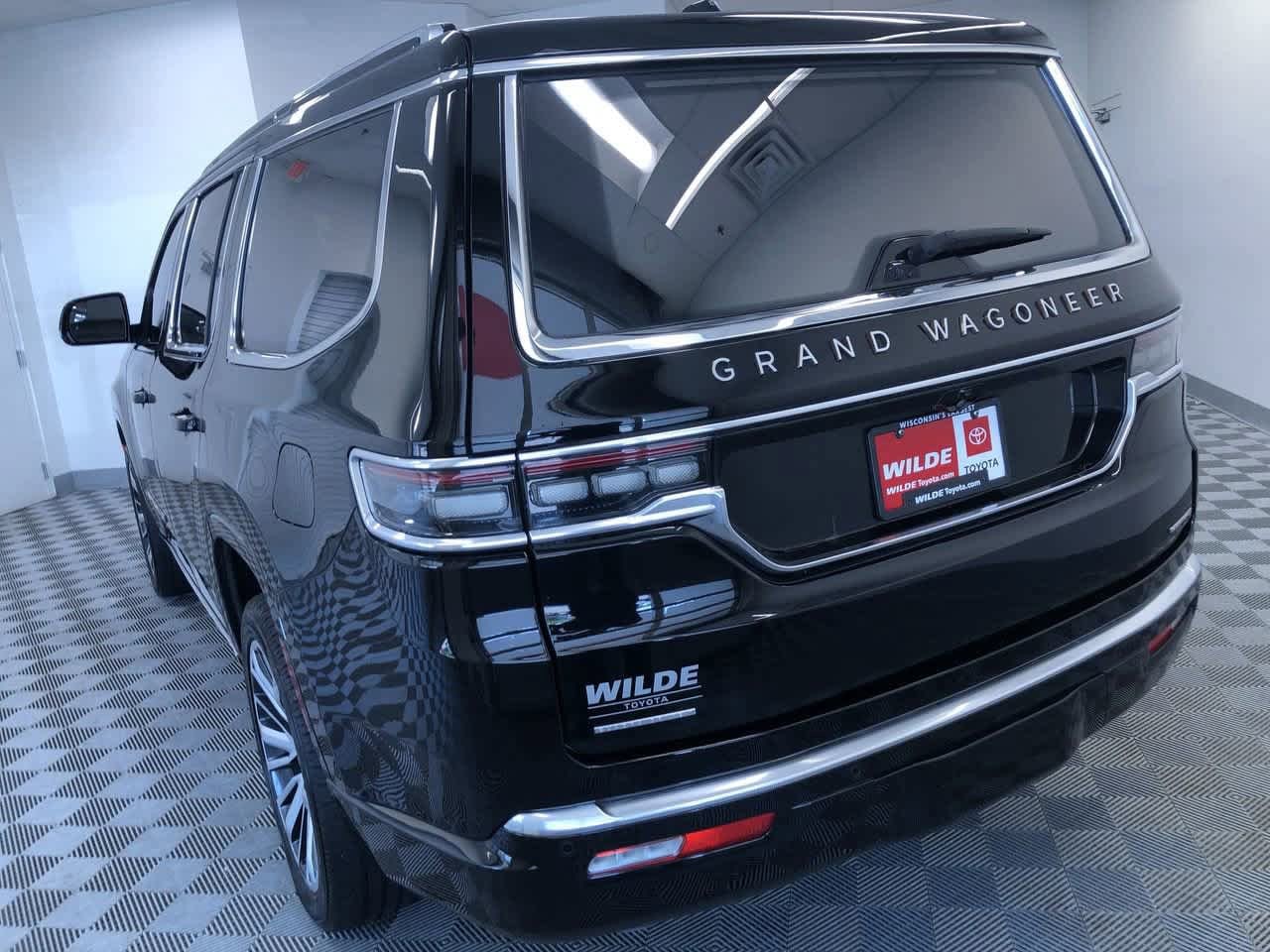 Thumbnail: 2022 Jeep Grand Wagoneer - 12